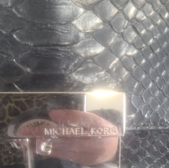 MICHAEL KORS PURSE - Picture 10 of 10